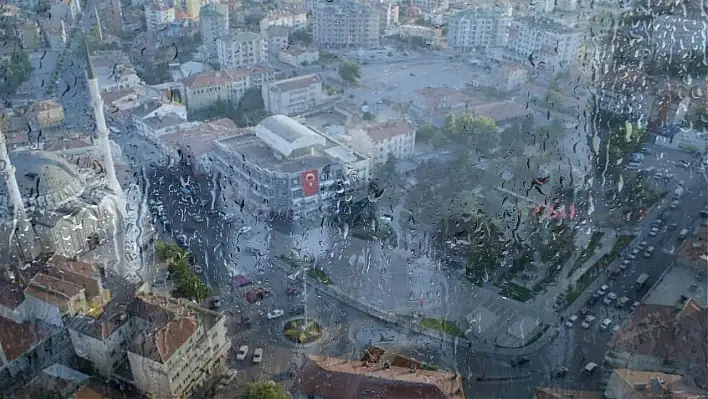 Develi'de gök yarıldı, sokaklar boşaldı! İşte aniden bastıran yağmurun görüntüsü