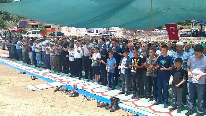 Develi'de vatandaşlar yağmur duasına çıktı!