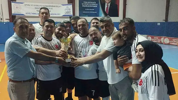 Spor ve dayanışmanın adresi Develi: Voleybol turnuvasında renkli görüntüler