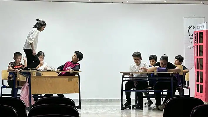 Develi'de Yabancı Dil Şenliği renkli görüntülere sahne oldu!