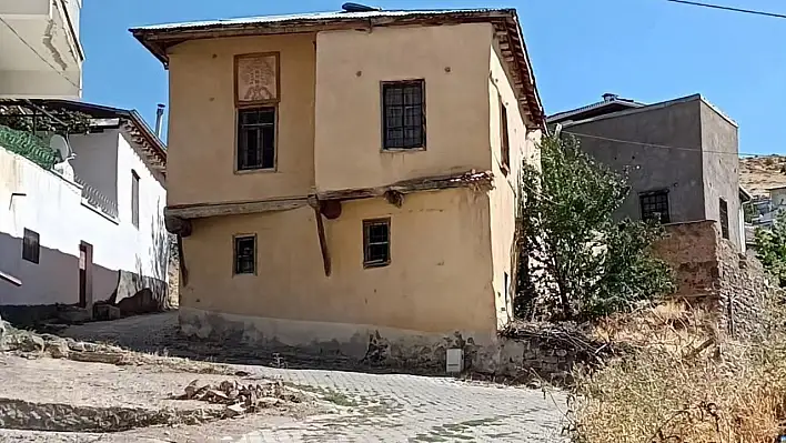 Develi dikkatleri üzerine çekmeye devam ediyor! Şimdi de mimarlar...