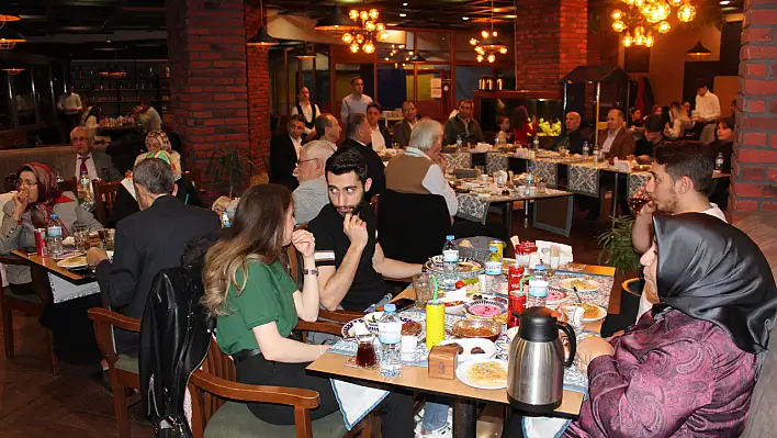 Develililer iftar programında bir araya geldi