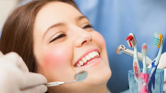 Diş eti kanaması deyip geçmeyin! İşte nedenleri…