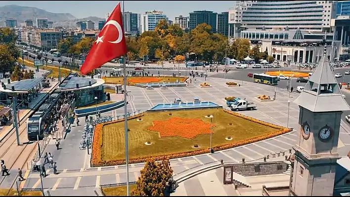 Drone ile Kayseri meydan turu… Gelin, günün stresinden 2 dakika uzaklaşalım...