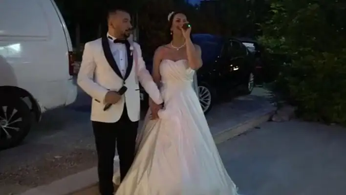 Düğünde söyledikleri şarkı için 300 bin TL'lik dava açtı!