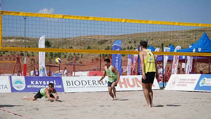 Erciyes'te gerçekleşen Pro Beach Plaj Voleybolu'nda kupa töreni...