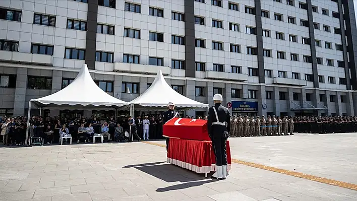 Dur ihtarına uymayan motorcunun şehit ettiği polis memuru için tören düzenlendi