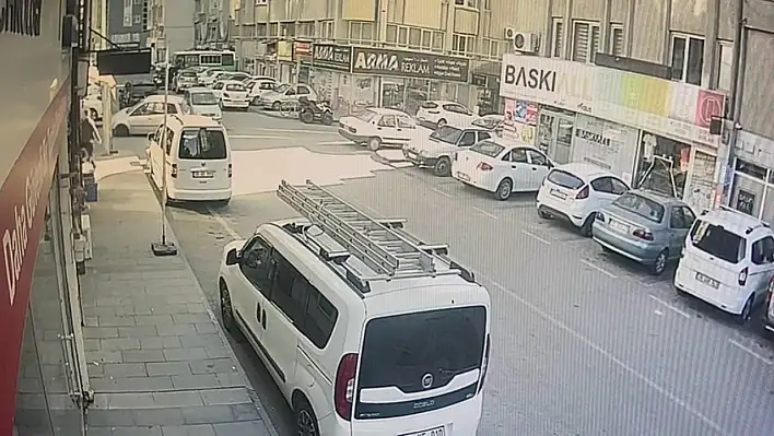 Kayseri'de Dur levhasına uymayan sürücü kazaya neden oldu!
