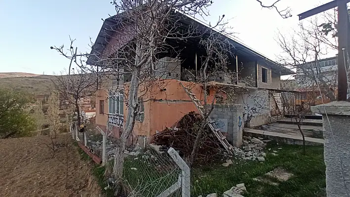 Duvarı onarayım derken zemine düştü, ağır yaralandı!