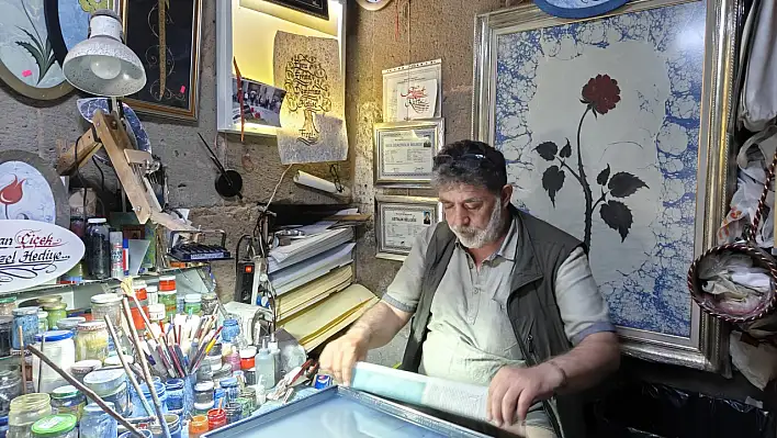 Ebru sanatçısı, Kayseri'yi Avrupa'da temsil etti!