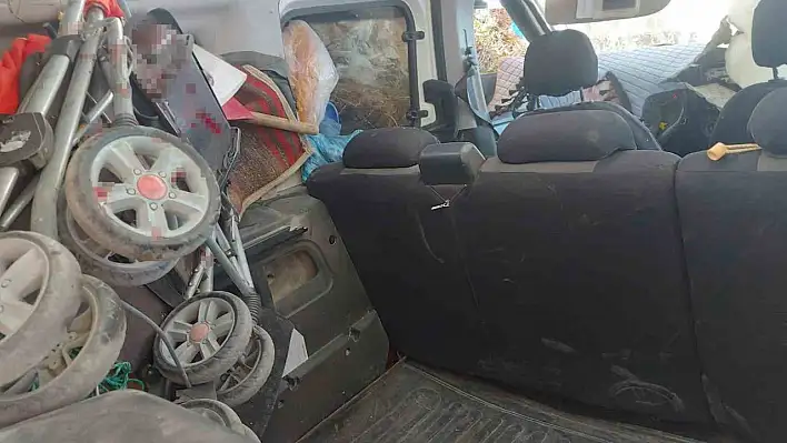 Ehliyetsiz genç kaza yaptı: 3 kişi yaralandı