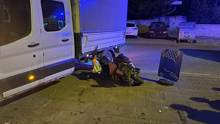 Elektrikli bisikletle kamyonetin altına giren sürücü yaralandı!