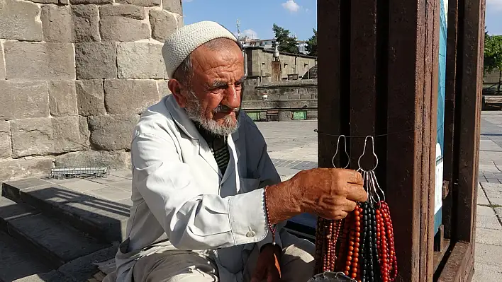 ''Emekli olmak için para ödeyen adam çift kat enayi''