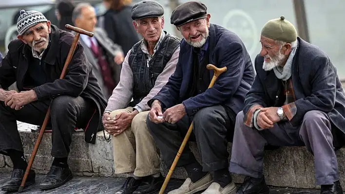 Emeklilere yeni yıl müjdesi: Ücretsiz oluyor!