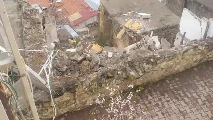 Erciyes Caddesi'nde 1 ay önce çöktü: Vatandaşlar tepkili!