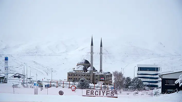 Erciyes Dağı'nda kar kalınlığı yarım metreyi buldu!