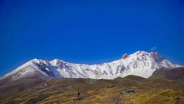 Erciyes'e kar yağdı