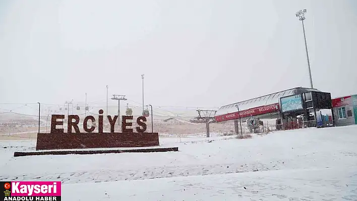 Erciyes'e lapa lapa kar yağdı