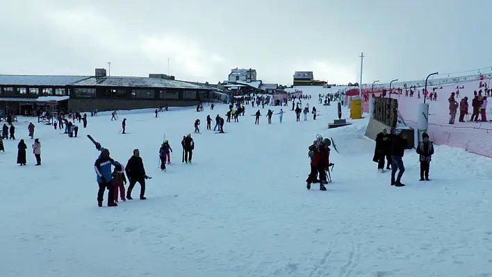 Erciyes'in en yaşlı kayakçısı bakın kim?