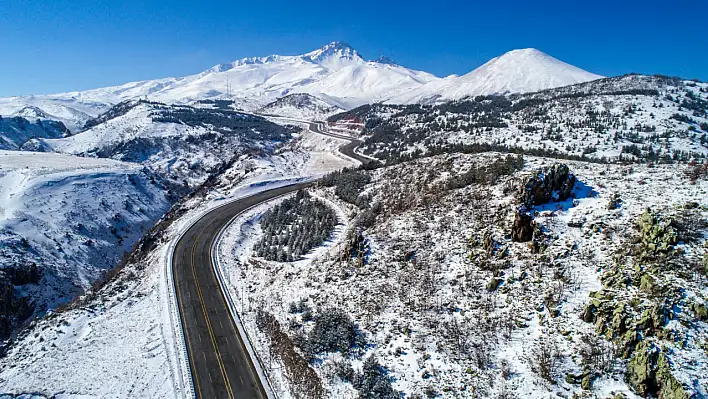 Erciyes Kayak Merkezi'nde kar yarım metreyi aştı!