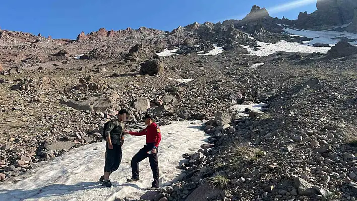 Erciyes'te mahsur kalan dağcı kurtarıldı