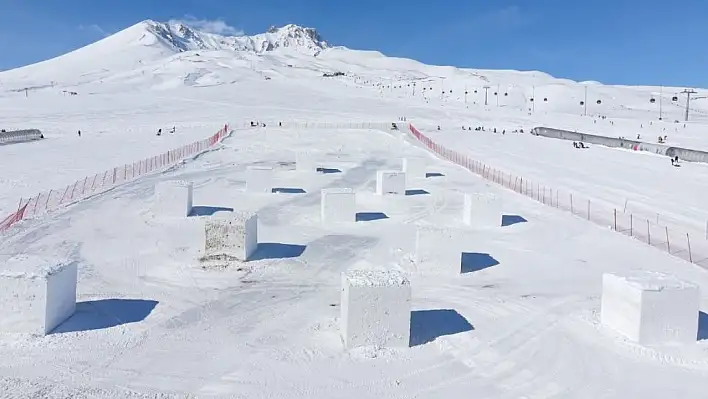 Erciyes'te garip şeyler… Komşuların da dikkatini çekiyor!