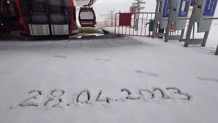 Erciyes'te kar yağışı