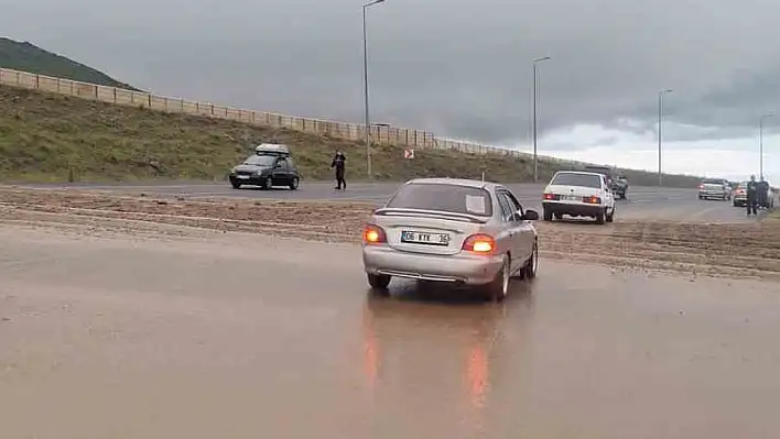 Erciyes'te sağanak yağış!