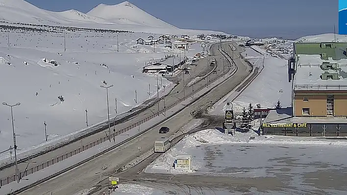 Erciyes'te soğuk var kar yağışı yok: Güneş Erciyes'i vurdu…