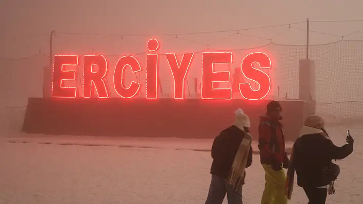 Erciyes'te yılbaşı geleneği - Yerli, yabancı turistler pistleri doldurdu!