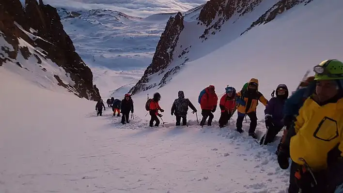 Erciyes'te Zor Anlar - Ünlü Dağcılar Bile Geçemedi