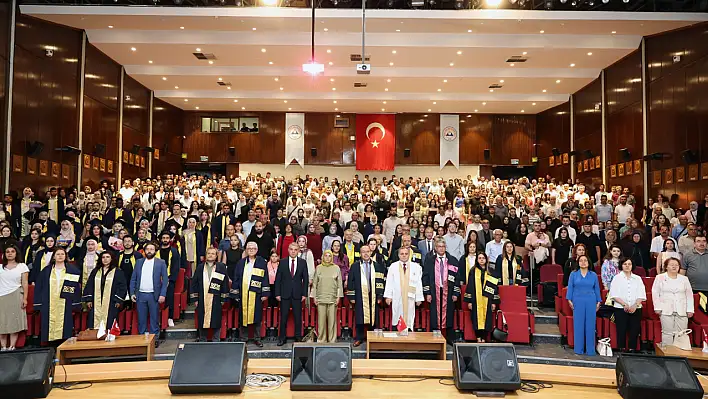 Erciyes Üniversitesi Fen Fakültesi 38. dönem mezuniyet töreni gerçekleşti