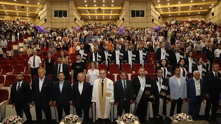 Erciyes Üniversitesi İletişim Fakültesi 17. dönem mezunlarını verdi