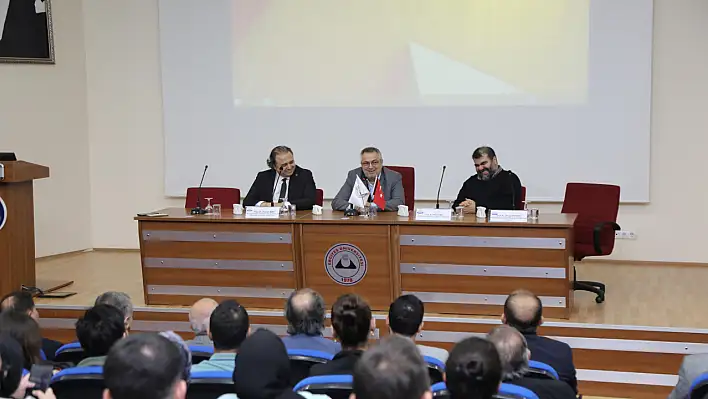 Erciyes Üniversitesi'nde gündem Suriye: 'Temkinli iyimserlik, kötü senaryolara hazırlık şart'