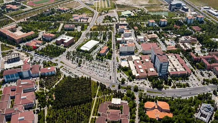 Erciyes Üniversitesi'ndeki tüm lisans programları – Bölümler kaç puanla alım yapıyor?