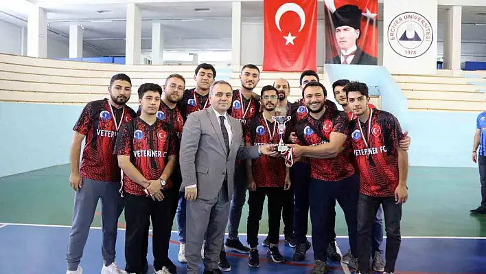 ERÜ'de 21. Geleneksel Spor Şenliği Düzenlendi