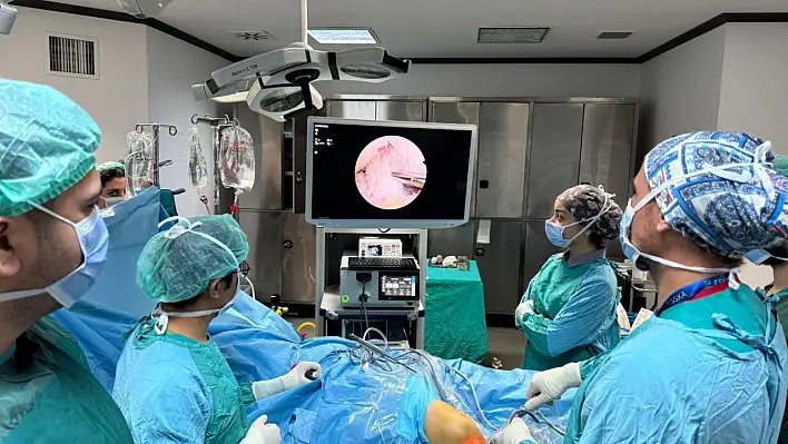 ERÜ'de ameliyatlarda devrim: Yeni cihaz hizmete girdi!