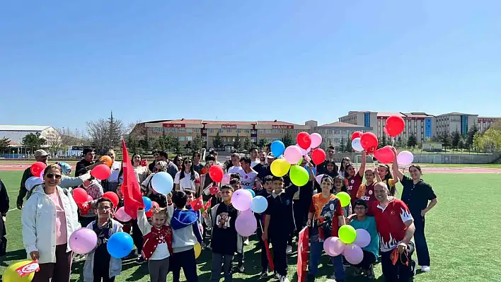 ERÜ'de spor turnuvası renkli görüntülere sahne oldu!
