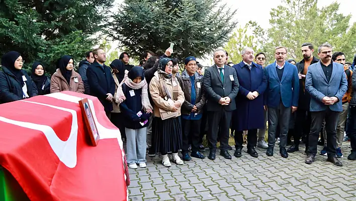 ERÜ Endonezyalı öğrencisi için tören düzenledi