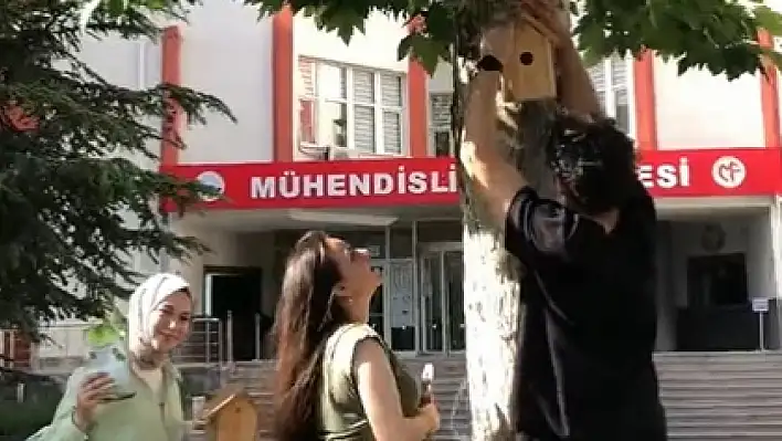 ERÜ öğrencileri  minik dostları unutmadı