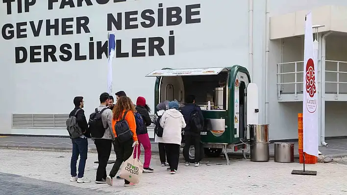 ERÜ Tıp Fakültesi Öğrencilerine Sıcak Çorba