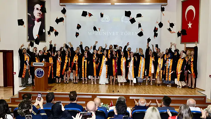 ERÜ Turizm Fakültesi 16. mezunlarını uğurladı