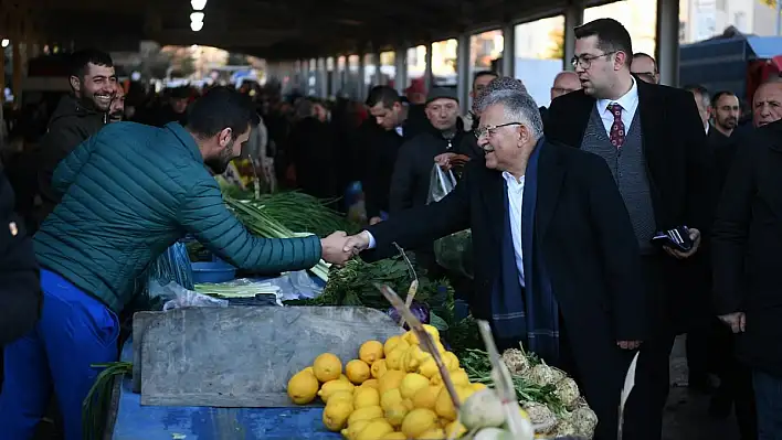 Esenyurt Pazarı'nda Başkan Büyükkılıç Rüzgarı...