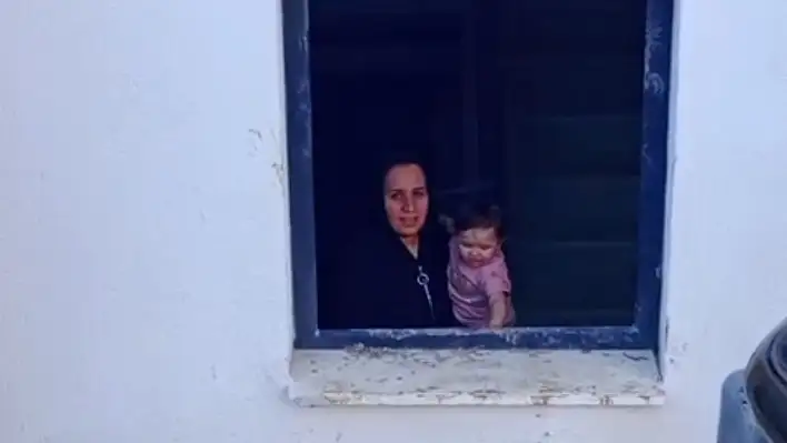 Adana'da iş makinesi bebeği kurtardı!