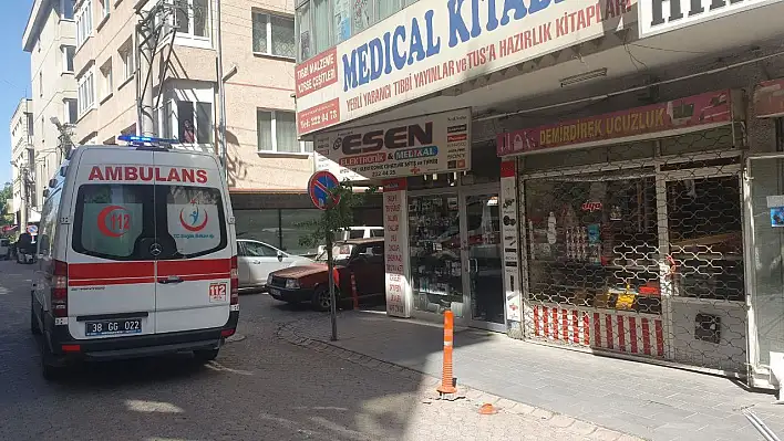 Evinde asılı halde bulundu