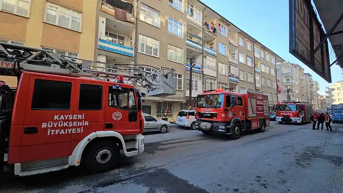 Kayseri'de bir şahıs evini ateşe verdi