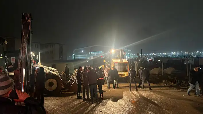 Fabrikanın tahliye havuzu patladı!