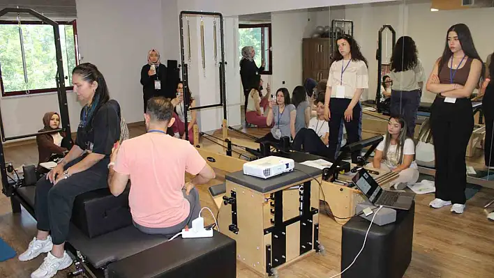 Kayseri'de fizyoterapistlere skolyoz ve plates eğitimi!