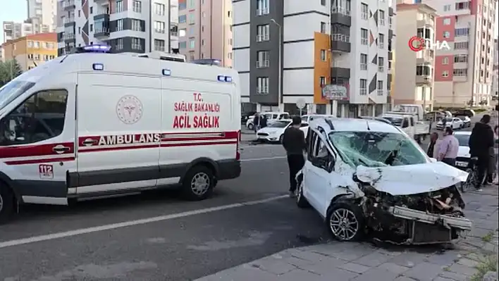 Flaş! İşçi servisi kaza geçirdi: 1 ölü, 5 yaralı var