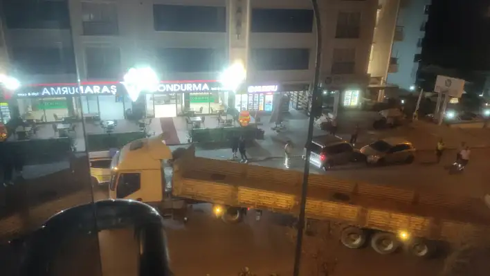 Nevşehir'de Freni Boşalan Tır 2 Araca Çarptı